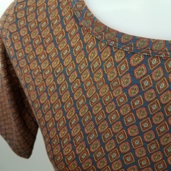 Lularoe Dress Julia XS Short Sleeve Wiggle Pattern - Picture 4 of 6